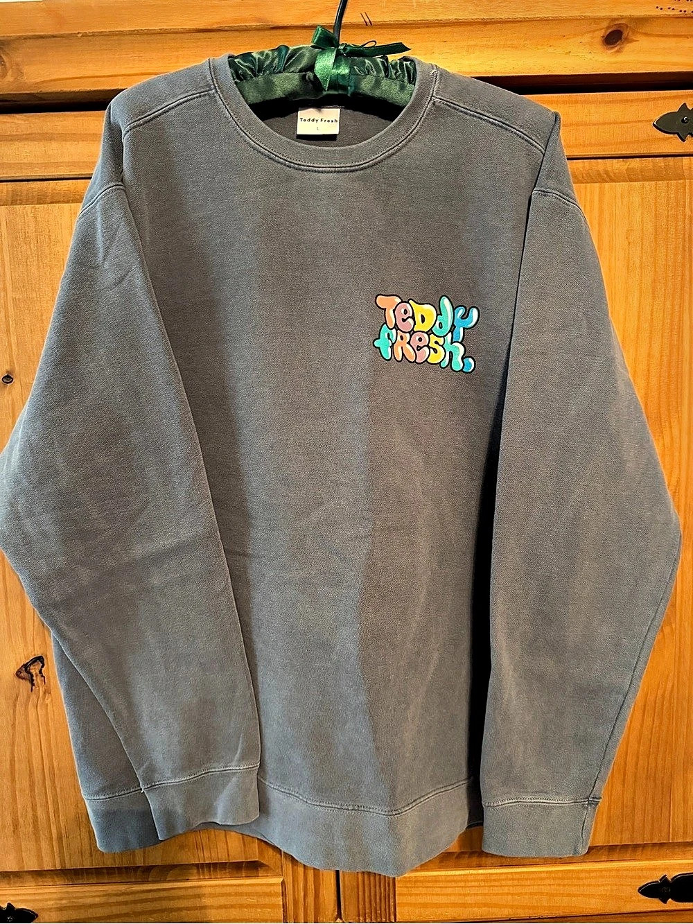 Teddy Fresh Bubble Letter Logo Pullover Sweatshirt Grayish blue & Multicolor Lar